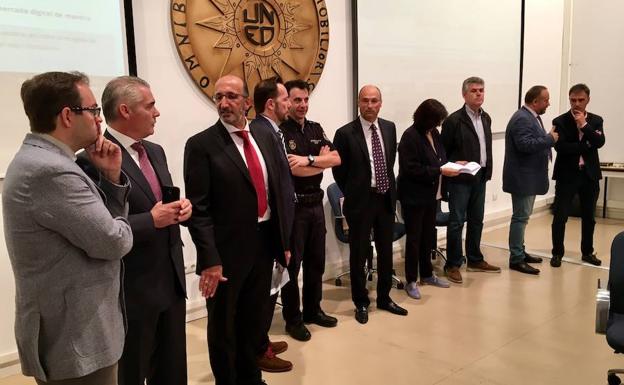 Expertos del Incibe y de la Policía Nacional participan en las Jornadas sobre Ciberseguridad en el Bierzo./