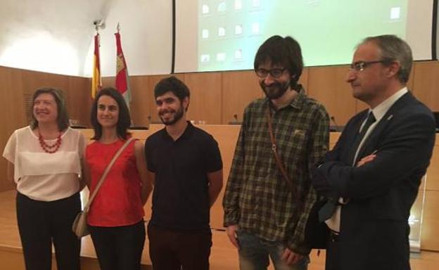 Imagen de los tres últimos becados por la Fundación Pedro Álvarez Osorio.