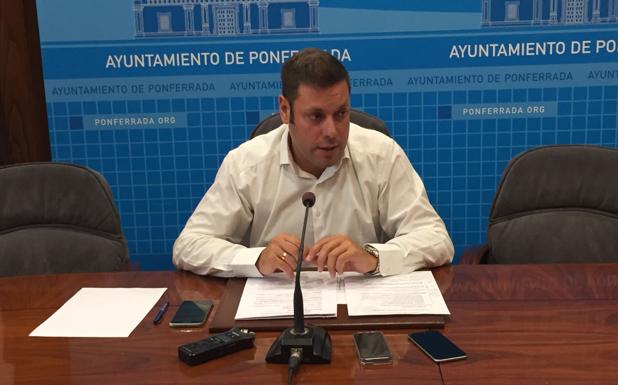 El concejal de Medio Rural, Iván Alonso, durante su comparecencia.
