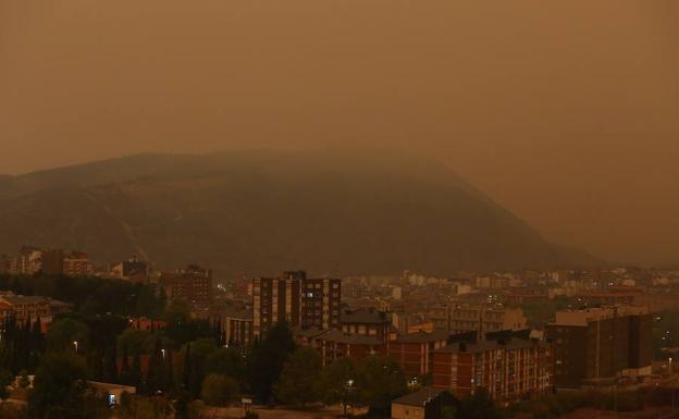Uno de los incendios se produjo en el monte Pajariel./César Sánchez