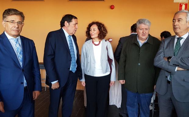 Representantes de Sacyl y el Ayuntamiento, en el acto./
