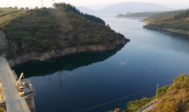 Embalse de Bárcena./