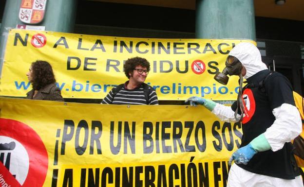 Imagen de una protesta de Bierzo Aire Limpio./César Sánchez
