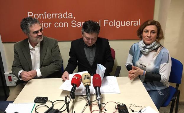 Imagen de los concejales de USE Bierzo este martes./