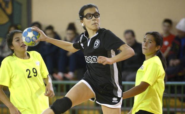 Jugadora infantil del Cleba./