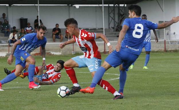 Andy trata de recuperar una pelota.