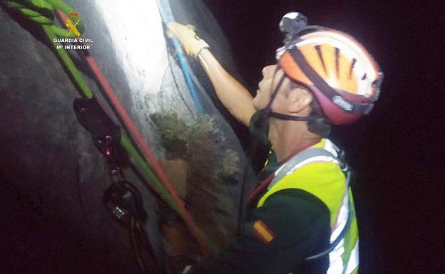 Efectivos del Greim durante el rescate nocturno.