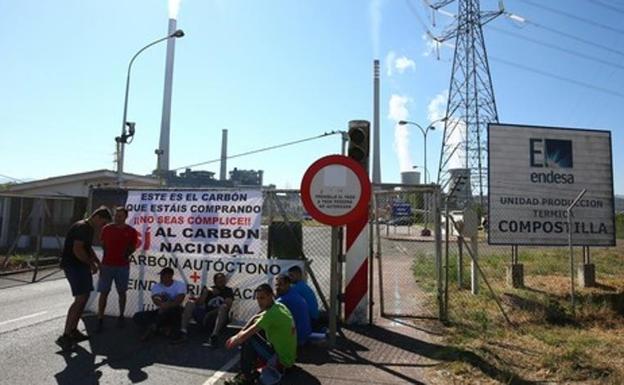 Imagen de archivo de la concentración de los trabajadores de Minera Astur Leonesa ante la central térmica de Compostilla.