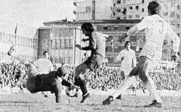 Un lance del último Cultural-Valladolid de liga en La Puentecilla./El Norte