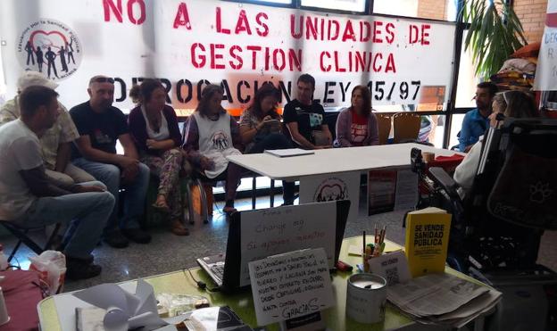 Los encerrados cumplen 45 días de protesta en el hall del Hospital del Bierzo.