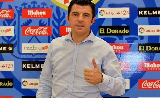 Luis Cembranos, presentado como entrenador del Rayo B.