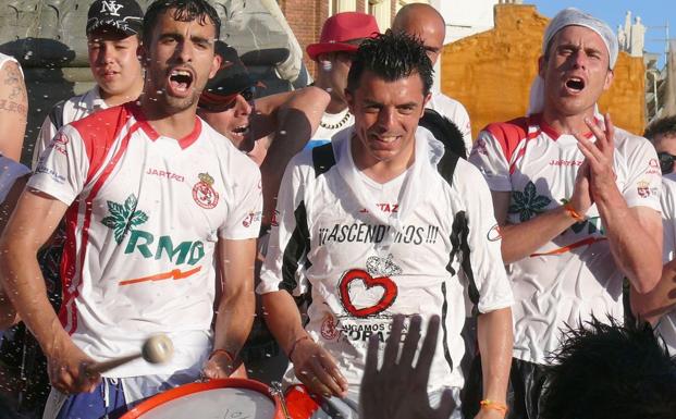 Cembranos festeja el ascenso a Segunda B con la Cultural.