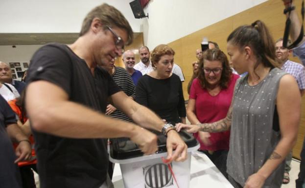Recuento de votos en Tarragona el 1-O./Efe