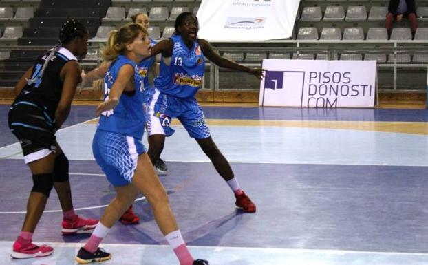 Lance del partido en San Sebastián./