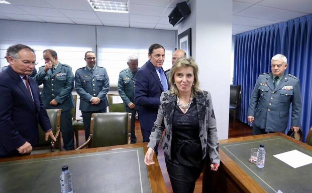 El consejero de Sanidad, Antonio María Sáez Aguado, y la delegada del Gobierno en Castilla y León, María José Salgueiro, presentan la figura del interlocutor policial sanitario./Miriam Chacón