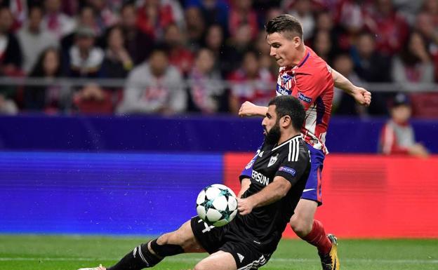 Gameiro falla un disparo ante el Qarabag./AFP
