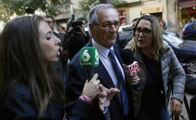 Xavier Trias ofrece una rueda de prensa en el Ayuntamiento de Barcelona./