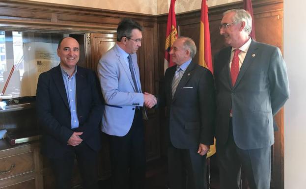 Reunión en la Diputación./