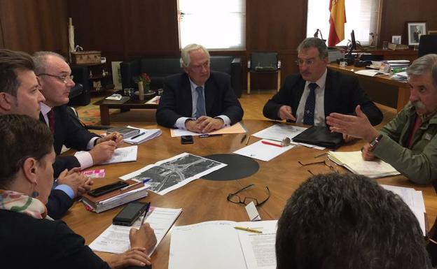 Momento de la reunión mantenida. /
