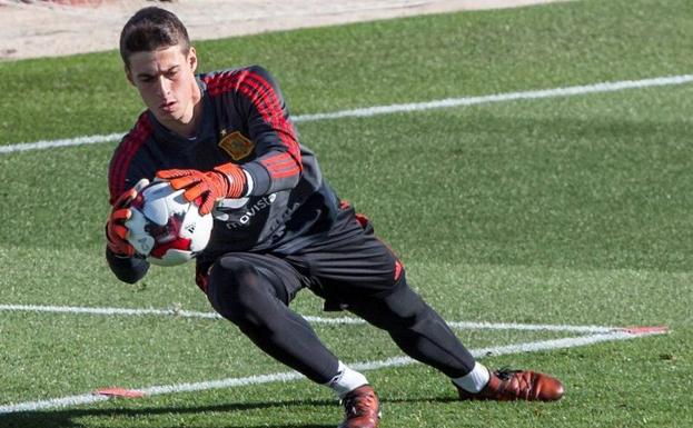 Kepa Arrizabalaga en un entrenamiento con la Selección./Efe