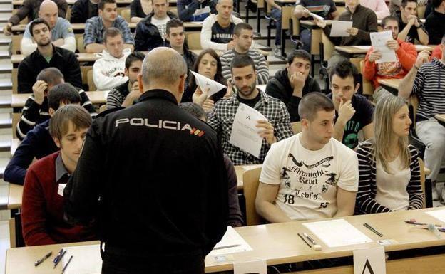 Imagen de archivo de aspirantes al Cuerpo de la Policía Nacional/EFE