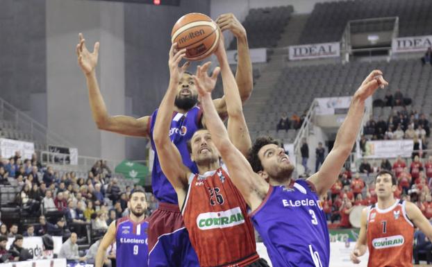 Un lance del partido./Alfredo Aguilar