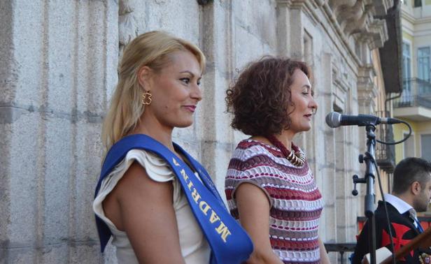 La haltera Lydia Valentín junto a la alcadesa de Ponferrada, Gloria Merayo./
