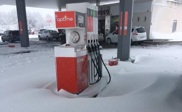 Vista de la situación en una gasolinera de la AP-6. /