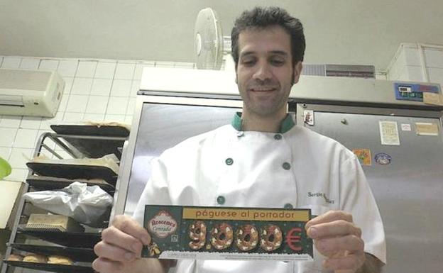 Sergio 'Conrado', con el premio de 9.000 euros./