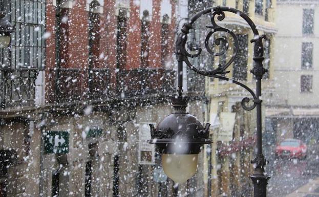 Aemet pone en alerta naranja a León capital por nevadas este sábado