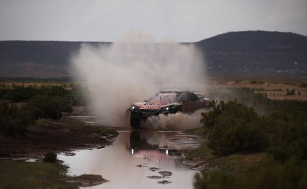 Carlos Sainz y Lucas Cruz./Efe