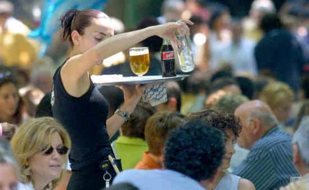 El paro juvenil duplica al de hace una década y repunta en el tercer trimestre de 2017 después de tres años a la baja