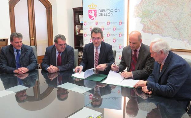 Firma del acuerdo./