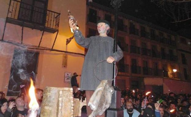 La Cofradía de Genarín valora volver a contar por la Plaza del Grano en 2019