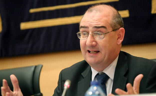 Carlos Sotillos durante la Comisión de investigación sobre la actuación, gestión y supervisión de las cajas de ahorro que tenían su domicilio social en Castilla y León./Cacho