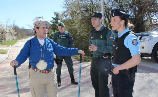 Efectivos de la Gendarmería Nacional Francesa junto a efectivos de la Guardia Civil./