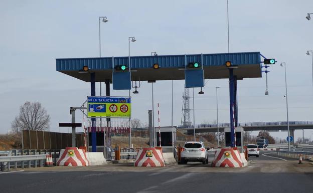 Podemos pide en una PNL la libre circulación de vehículos pesados en la Ap-71 entre León y Astorga