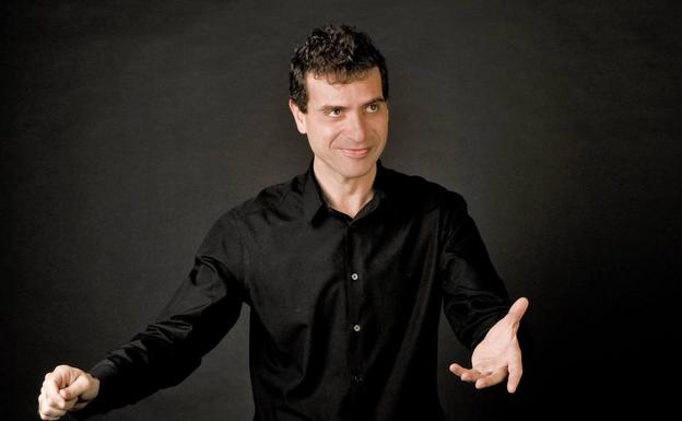 El Coro Ángel Barja Juventudes Musicales-Universidad de León recibe la visita de Javier Corcuera