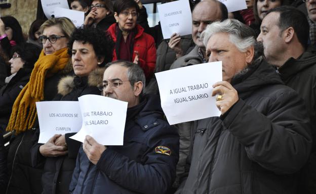 Concentración frente a los juzgados del pasado 6 de marzo./N. Brandón