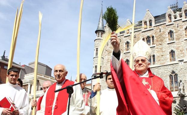 Julián López, durante el último Domingo de Ramos./