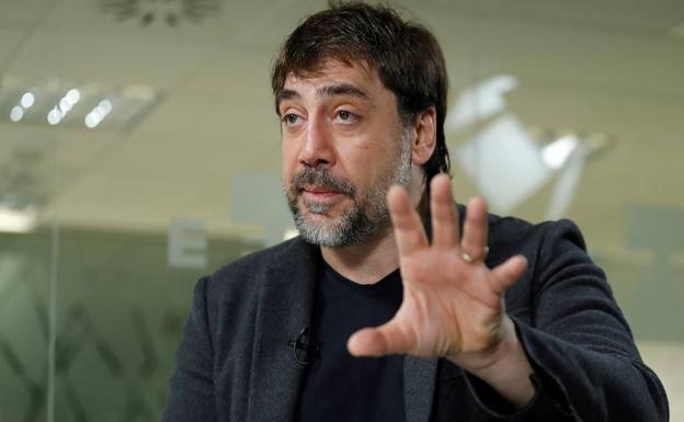 Javier Bardem habla durante una entrevista. /Juan Carlos Hidalgo (Efe)