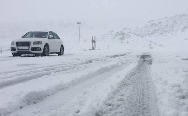 La nieve sigue complicando la circulación en la zona norte de la provincai de León