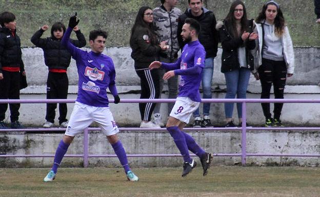 Adri Rojo celebra un gol./Peio García