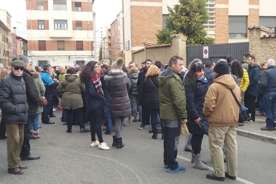 Publico ante Trinitarias mientras se tomaba la decisión final.