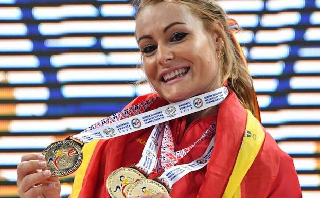 Lydia Valentín celebra su cuarto título europeo./EFE