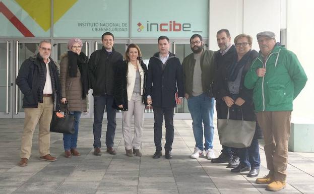 Visita de los socialistas al Incibe./