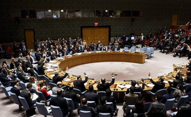 Diplomáticos se reúnen para votar los proyectos de resolución del Consejo de Seguridad de las Naciones Unidas. /Justin Lane (Efe)