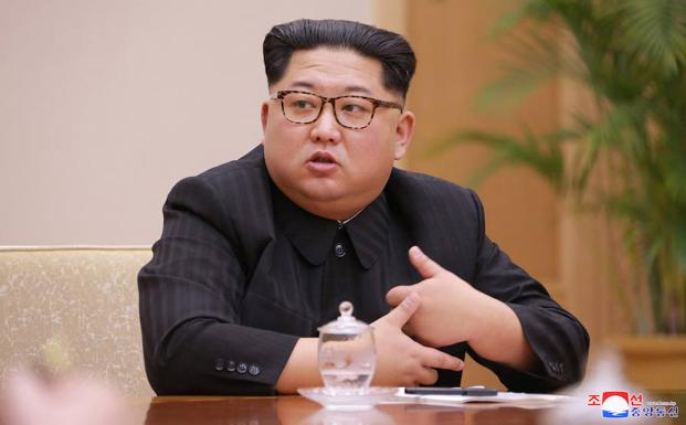 Kim Jong-un habla durante una reunión. /Reuters