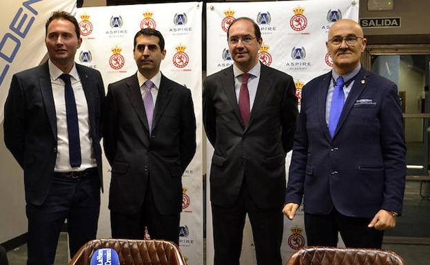 Alberto Sevilla, gerente de Vitaldent en León, Ignacio Álvarez, consejero delegado de la Cultural, Javier Martín, CEO de Vitaldent en España y Marco Antonio Izquierdo, responsable de marketing y eventos de la Cultural./Vanessa Lorenzo