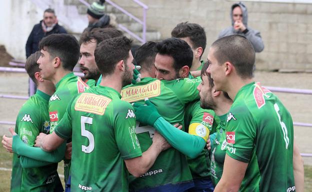 Los jugadores del Atlético Astorga celebran un gol./Peio García